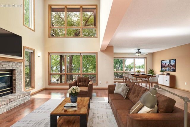 1067 Lauderdale N, Onalaska, WI 54650