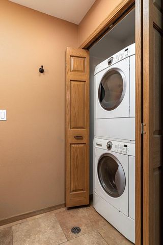 1067 Lauderdale N, Onalaska, WI 54650