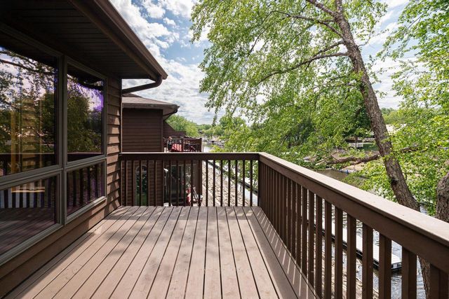 1067 Lauderdale N, Onalaska, WI 54650