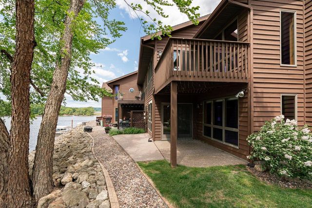 1067 Lauderdale N, Onalaska, WI 54650