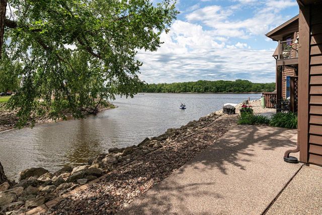 1067 Lauderdale N, Onalaska, WI 54650