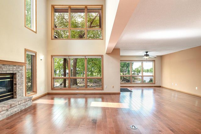 1067 Lauderdale N, Onalaska, WI 54650