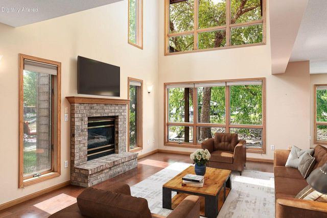1067 Lauderdale N, Onalaska, WI 54650