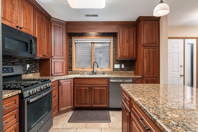 1067 Lauderdale N, Onalaska, WI 54650