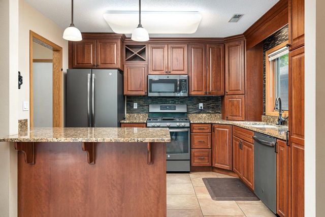 1067 Lauderdale N, Onalaska, WI 54650