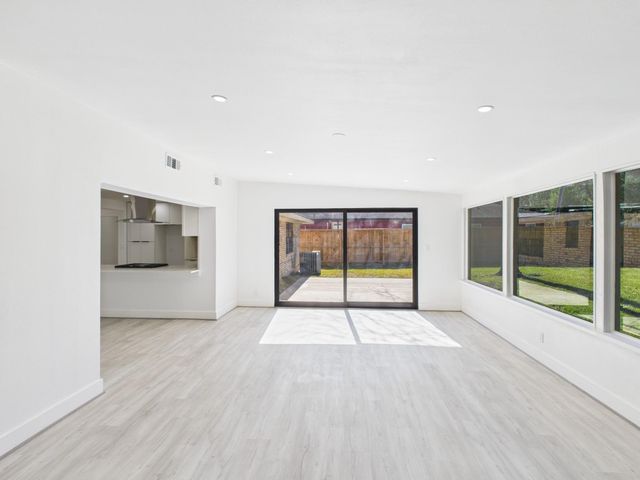 10818 Oasis Drive, Houston, TX 77096