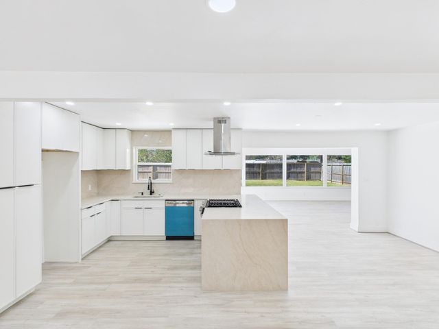 10818 Oasis Drive, Houston, TX 77096