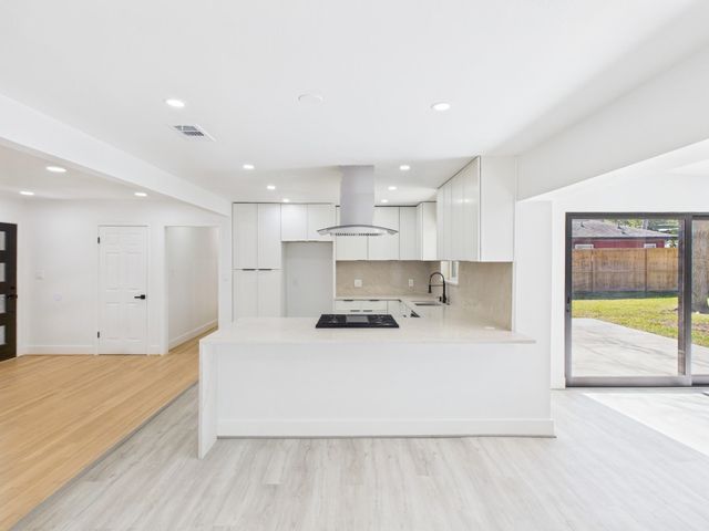 10818 Oasis Drive, Houston, TX 77096