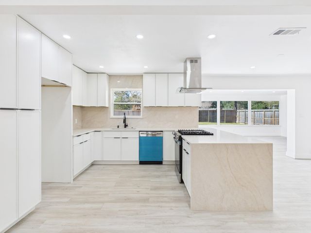 10818 Oasis Drive, Houston, TX 77096