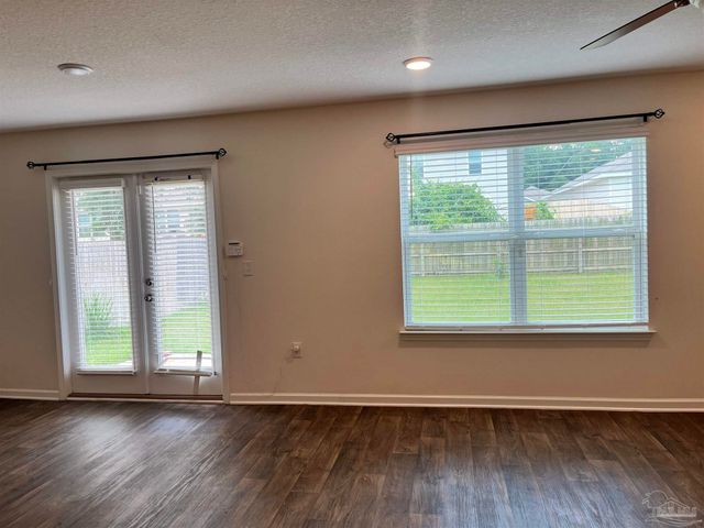 5862 Blackhorse Cir, Pensacola, FL 32526