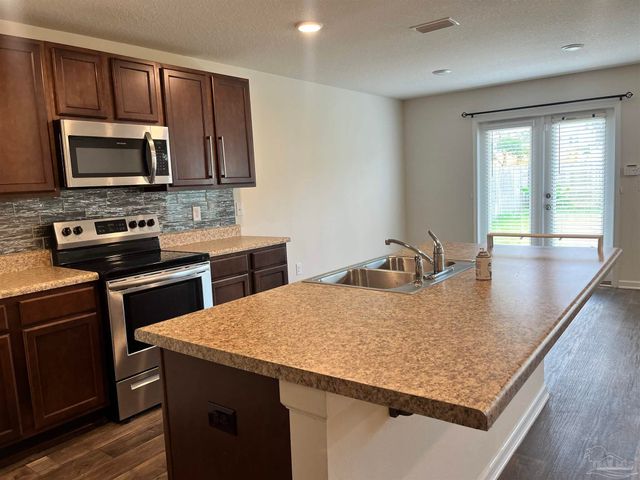 5862 Blackhorse Cir, Pensacola, FL 32526