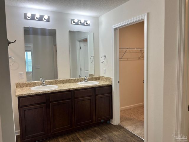 5862 Blackhorse Cir, Pensacola, FL 32526