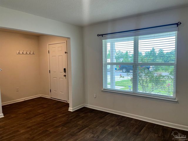 5862 Blackhorse Cir, Pensacola, FL 32526