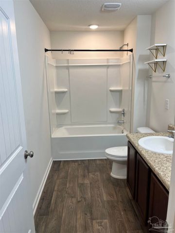 5862 Blackhorse Cir, Pensacola, FL 32526