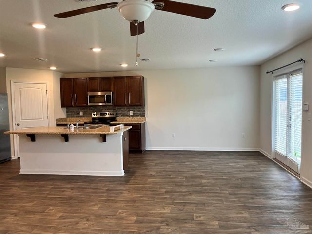 5862 Blackhorse Cir, Pensacola, FL 32526