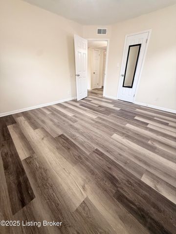 13517 Kinross Blvd, Louisville, KY 40272