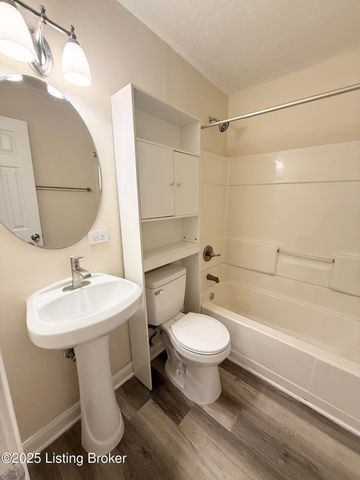 13517 Kinross Blvd, Louisville, KY 40272