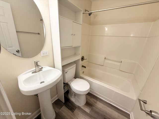 13517 Kinross Blvd, Louisville, KY 40272