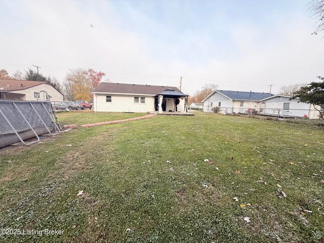 13517 Kinross Blvd, Louisville, KY 40272