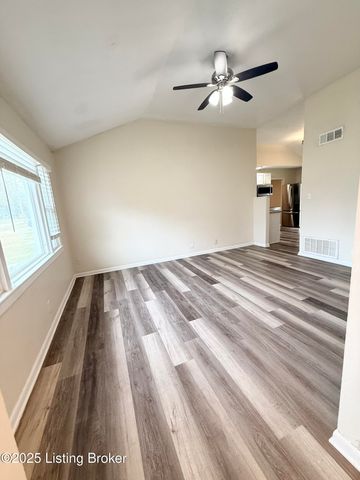 13517 Kinross Blvd, Louisville, KY 40272