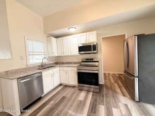 13517 Kinross Blvd, Louisville, KY 40272