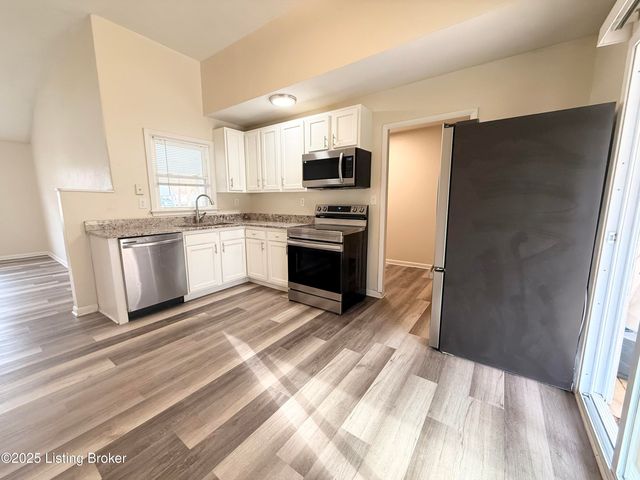 13517 Kinross Blvd, Louisville, KY 40272