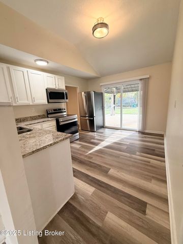 13517 Kinross Blvd, Louisville, KY 40272