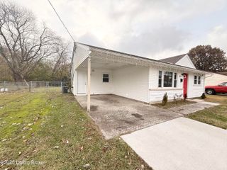13517 Kinross Blvd, Louisville, KY 40272