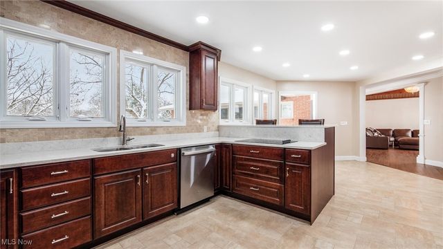 2835 West Drive, Zanesville, OH 43701