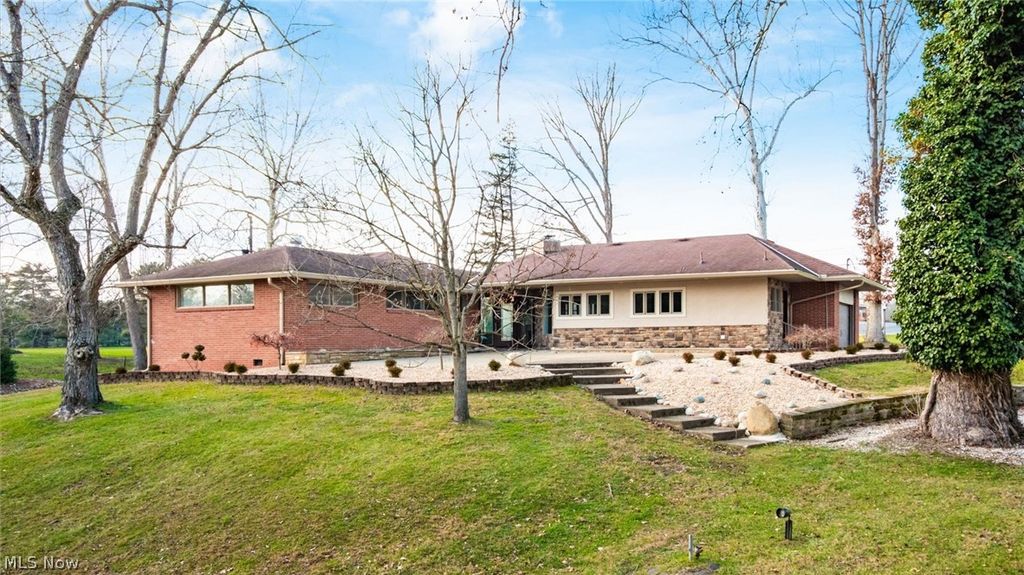 2835 West Drive, Zanesville, OH 43701