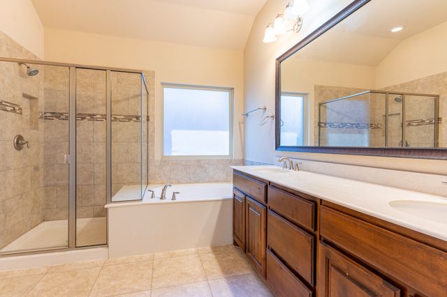 2943 Ladoga Drive, Grand Prairie, TX 75054