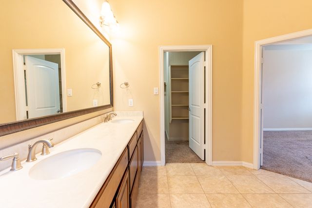 2943 Ladoga Drive, Grand Prairie, TX 75054