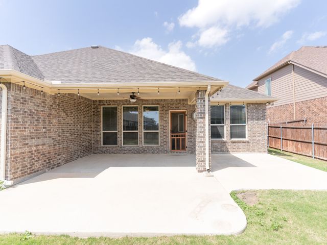 2943 Ladoga Drive, Grand Prairie, TX 75054