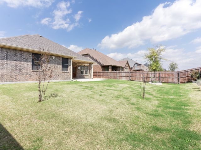 2943 Ladoga Drive, Grand Prairie, TX 75054