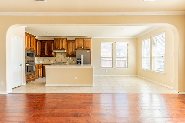 2943 Ladoga Drive, Grand Prairie, TX 75054