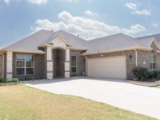 2943 Ladoga Drive, Grand Prairie, TX 75054