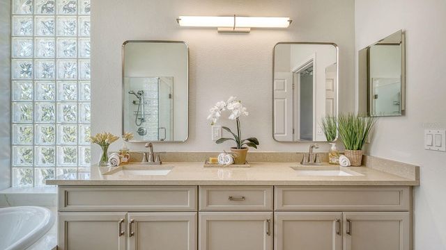 7823 HERITAGE CLASSIC COURT, Lakewood Ranch, FL 34202