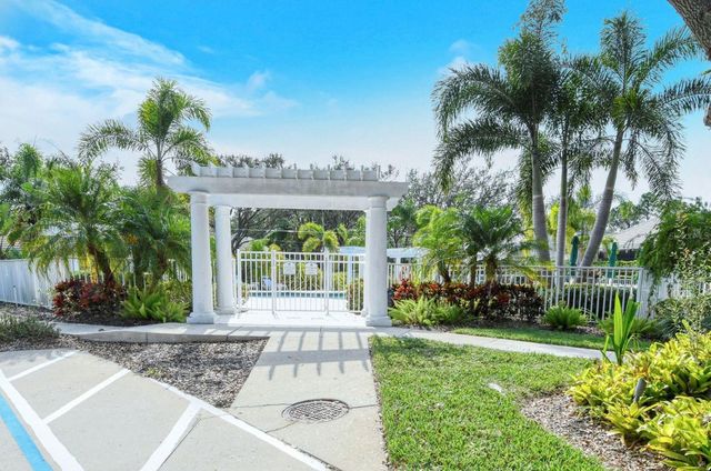 7823 HERITAGE CLASSIC COURT, Lakewood Ranch, FL 34202