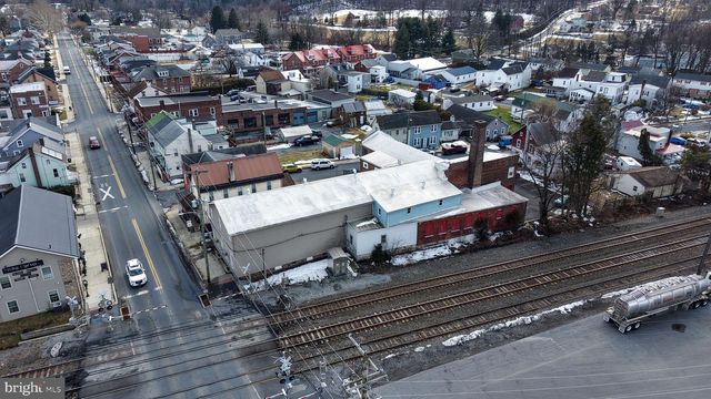 102 S RICHMOND ST, Fleetwood, PA 19522