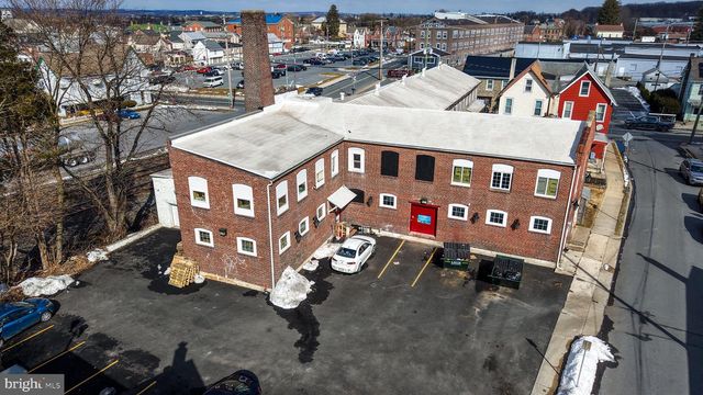 102 S RICHMOND ST, Fleetwood, PA 19522