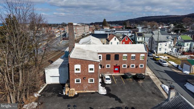 102 S RICHMOND ST, Fleetwood, PA 19522