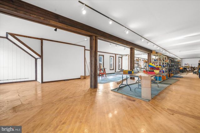 102 S RICHMOND ST, Fleetwood, PA 19522