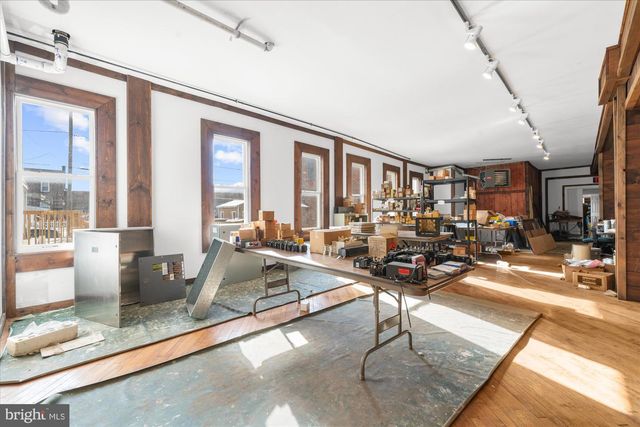 102 S RICHMOND ST, Fleetwood, PA 19522