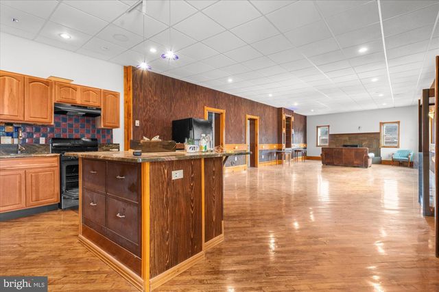 102 S RICHMOND ST, Fleetwood, PA 19522