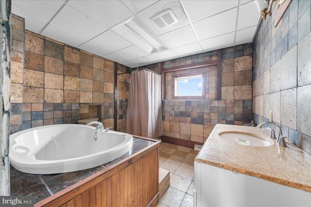 102 S RICHMOND ST, Fleetwood, PA 19522