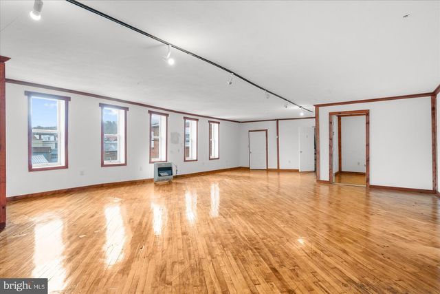 102 S RICHMOND ST, Fleetwood, PA 19522