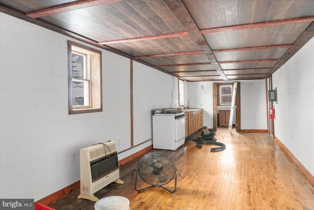 102 S RICHMOND ST, Fleetwood, PA 19522