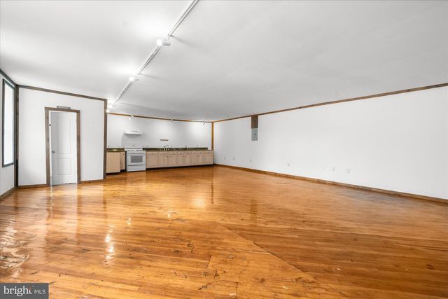 102 S RICHMOND ST, Fleetwood, PA 19522