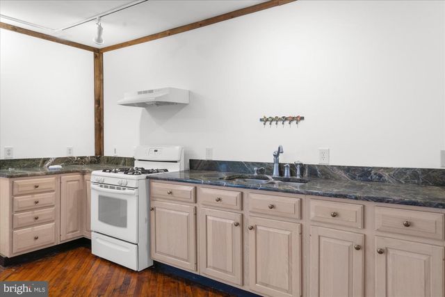 102 S RICHMOND ST, Fleetwood, PA 19522