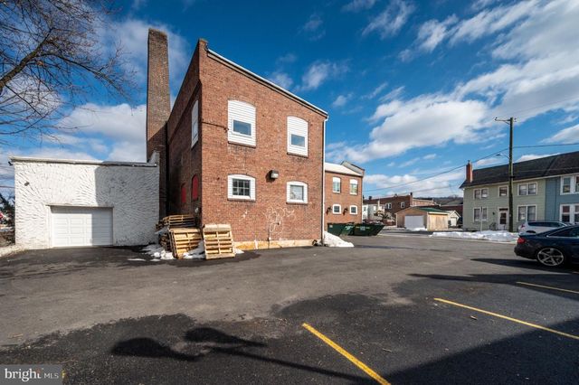 102 S RICHMOND ST, Fleetwood, PA 19522